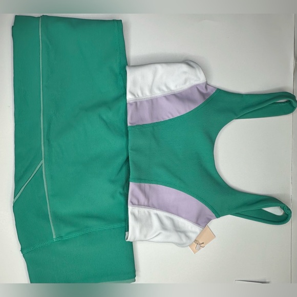 Wilo Two Piece Yoga Set - Picture 6 of 9